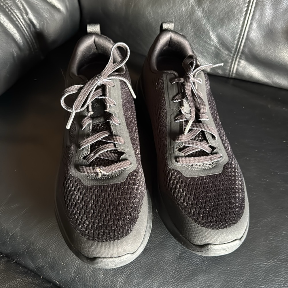Skechers Men's Gowalk Arch Fit Idyllic Sneaker in Black - Picture 8 of 11
